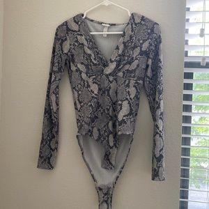 H&M long sleeve animal print bodysuit